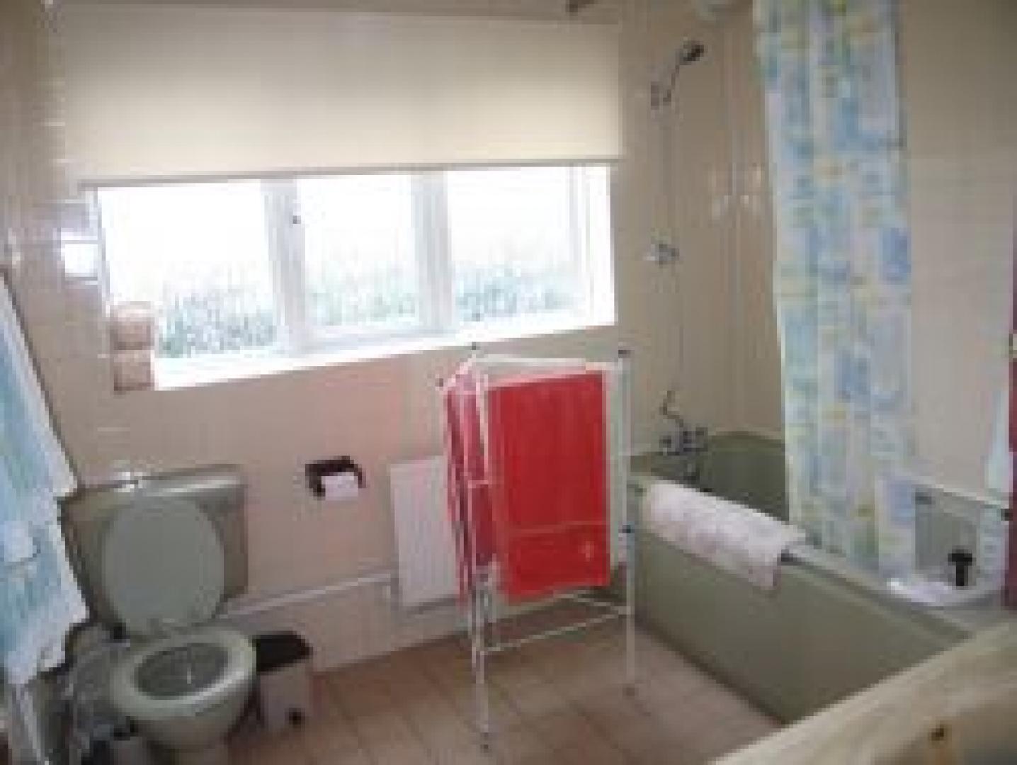 			NEW ON!, 3 Bedroom, 1 bath, 1 reception Flat			 Finchley Road, GOLDERS GREEN NW11